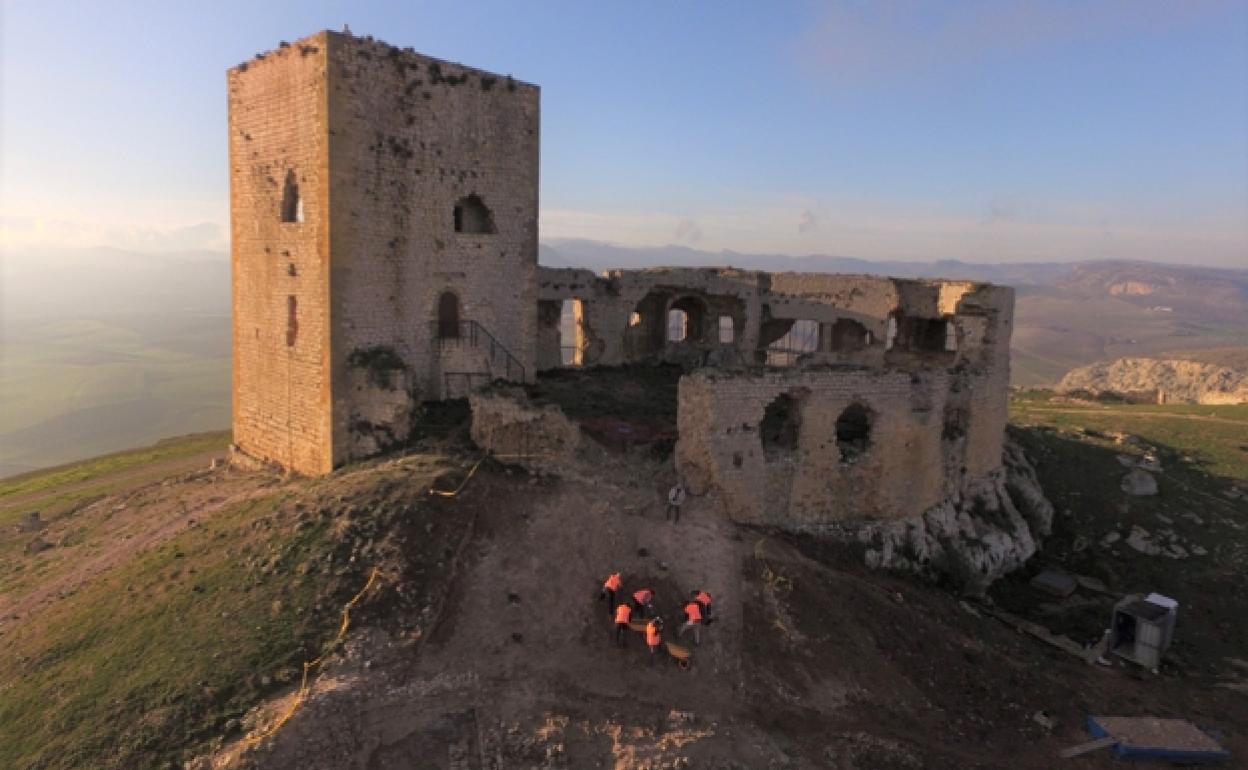 Archaeologists working on the castle in Teba. 